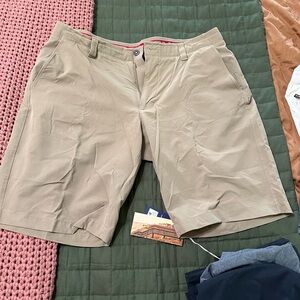 UnderArmour 38 waist Hybrid golf shorts